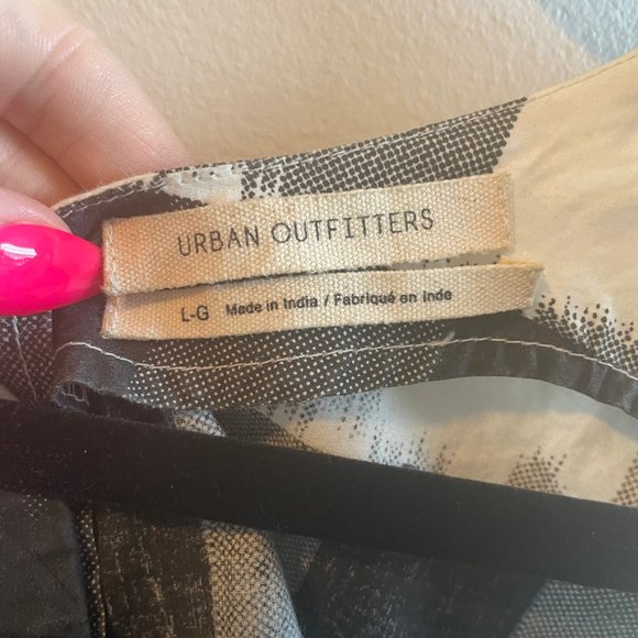 Urban Outfitters Black and White Crop Top with Button Back - Picture 4 of 5